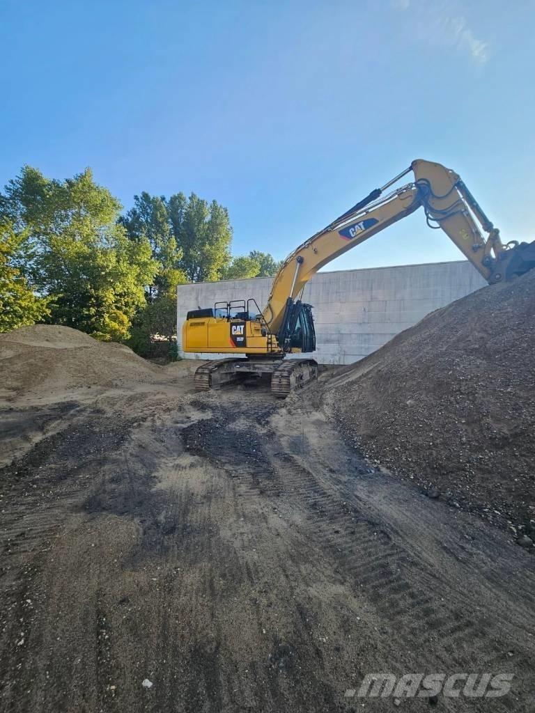 CAT 352 F حفارات زحافة