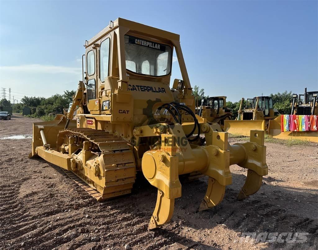 CAT D7G بلدوزرات مجنزرة