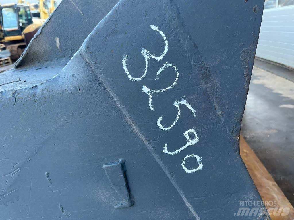 CAT Bucket 950 دلاء
