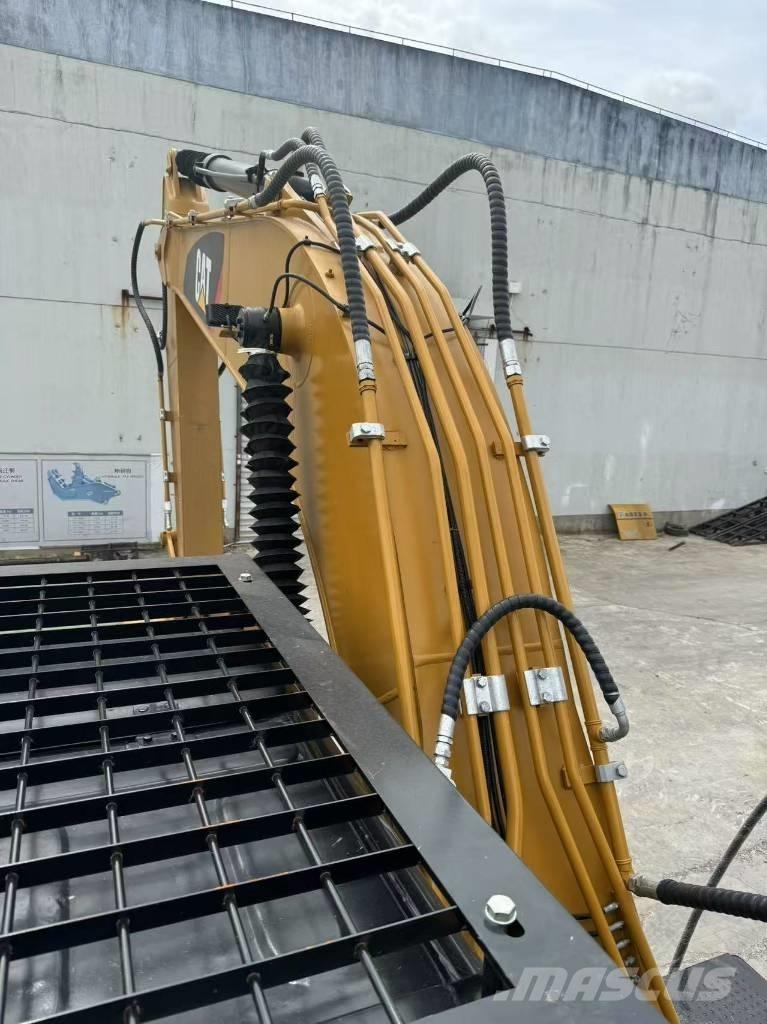 CAT 320 D L حفارات زحافة