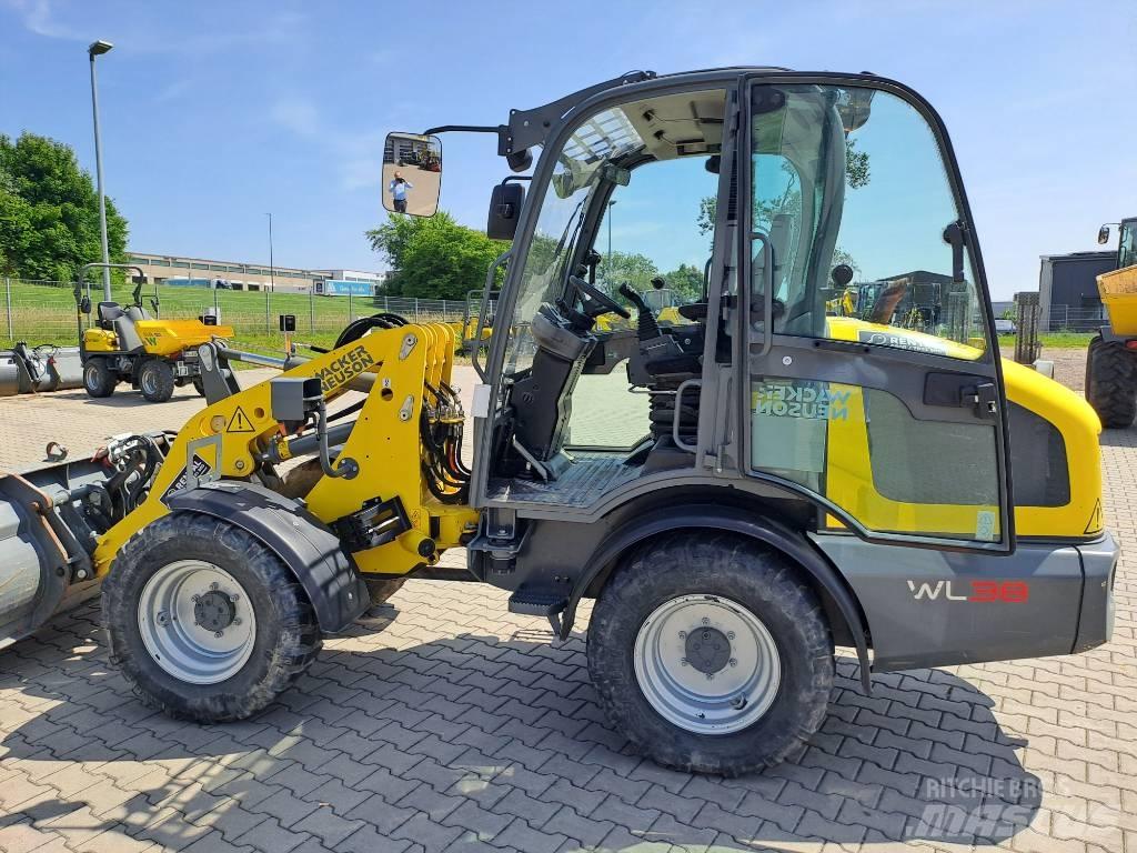 Wacker Neuson WL38 لوادر بعجل