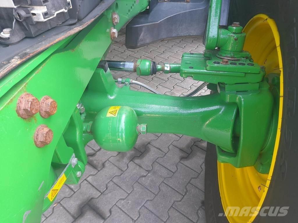 John Deere 6215 R الجرارات