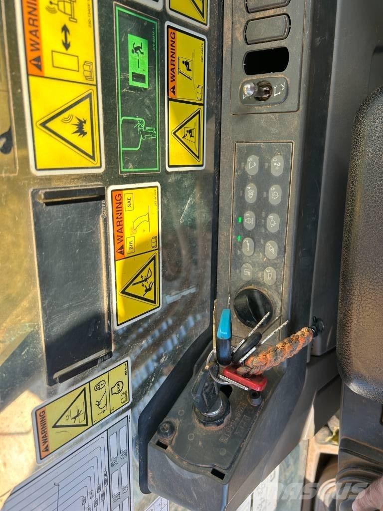 CAT 323 F L حفارات زحافة