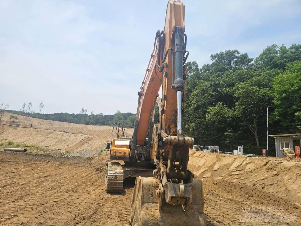 Hyundai Robex 300 LC حفارات زحافة