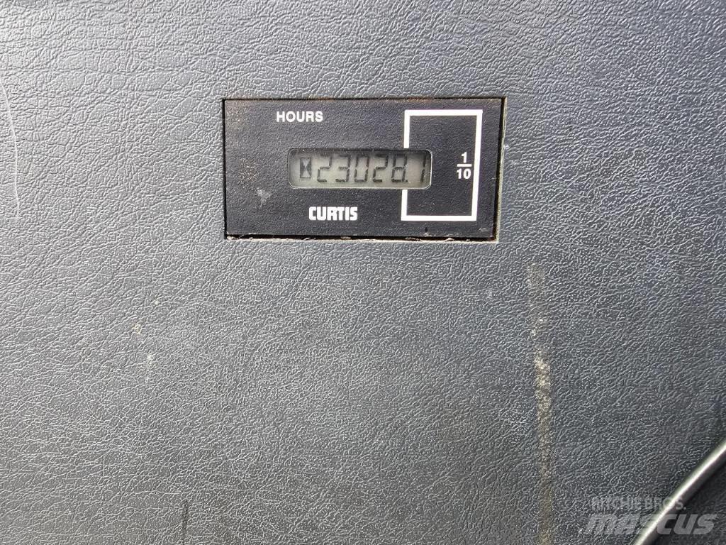 Hyundai Robex 300 LC حفارات زحافة