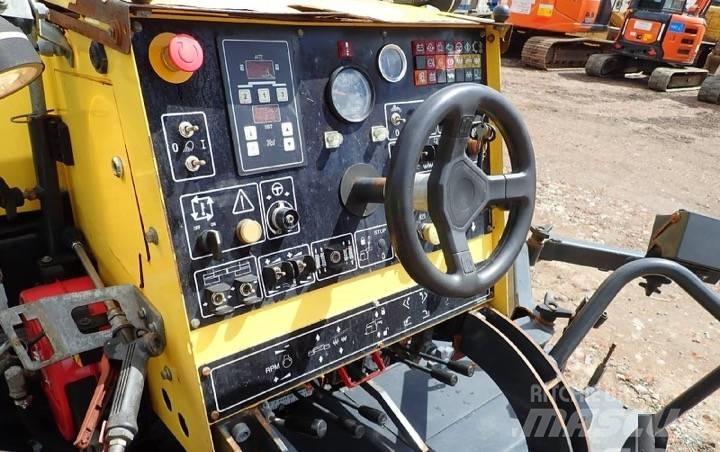 Bomag BF 223 C معدات السفلتة