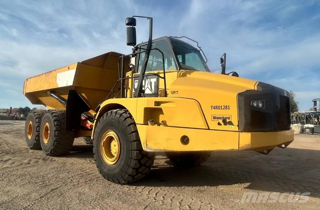 CAT 740B ساحبات مفصلية