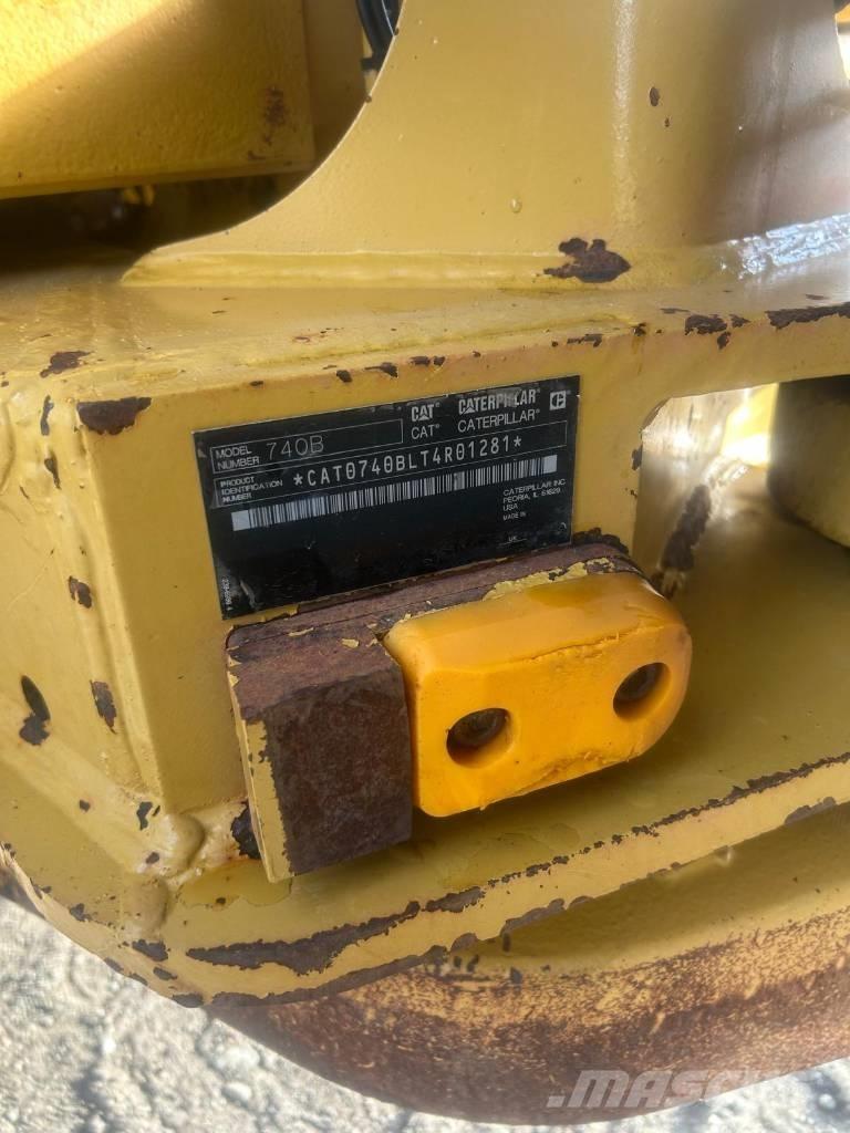 CAT 740B ساحبات مفصلية