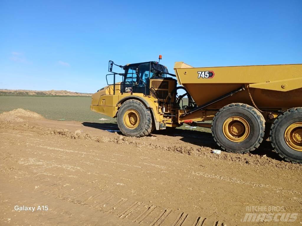 CAT 745 ساحبات مفصلية