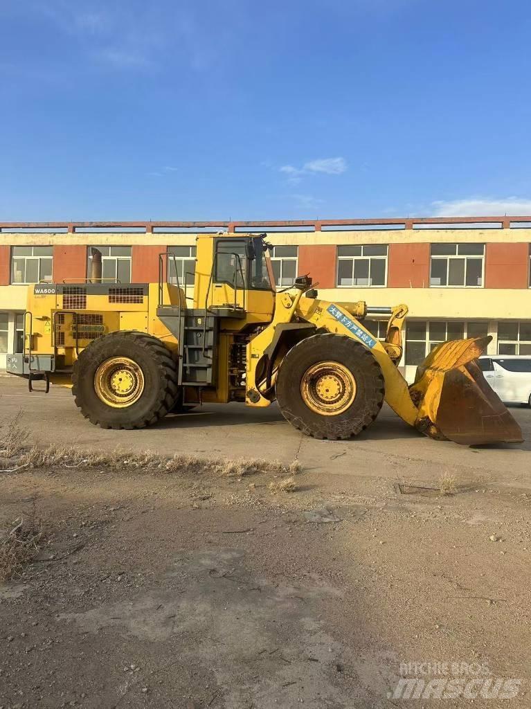 Komatsu WA 600-6 لوادر بعجل