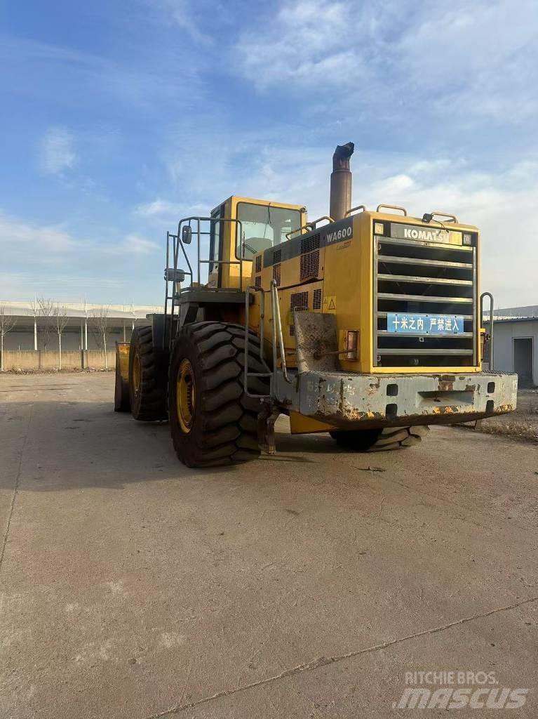 Komatsu WA 600-6 لوادر بعجل