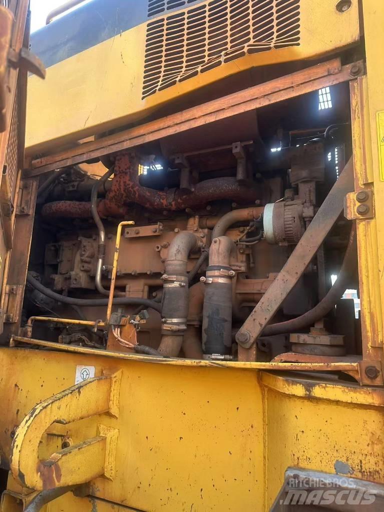 Komatsu WA 600-6 لوادر بعجل