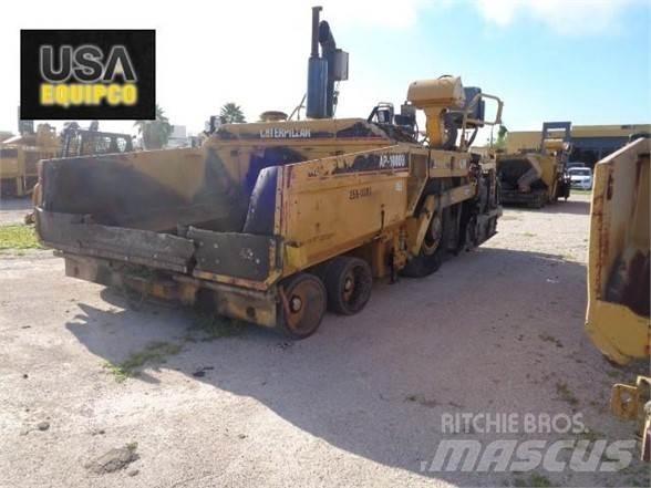 CAT AP-1000B معدات السفلتة