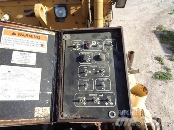 CAT AP-1000B معدات السفلتة