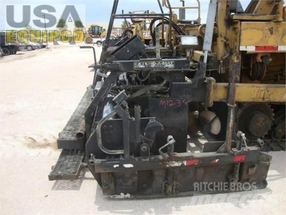 CAT AP-1050B معدات السفلتة