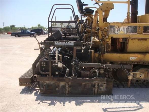 CAT AP-1050B معدات السفلتة