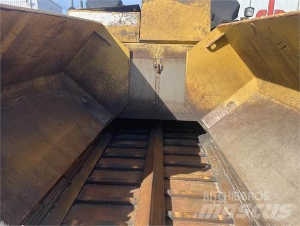 CAT AP-1055D معدات السفلتة