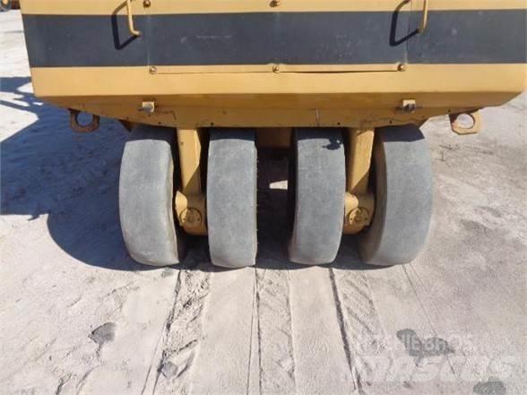 CAT PS-130 مداحل ذات إطارات هوائية