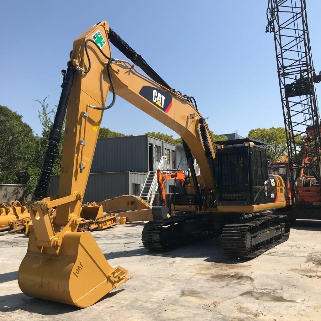 CAT 320 حفارات زحافة