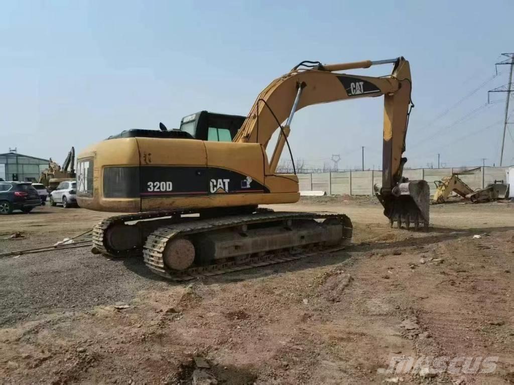 CAT 320 حفارات زحافة