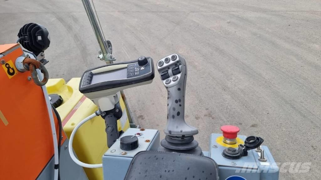  UNICUT 600 FLOOR SAW مناشير صخور وخرسانة
