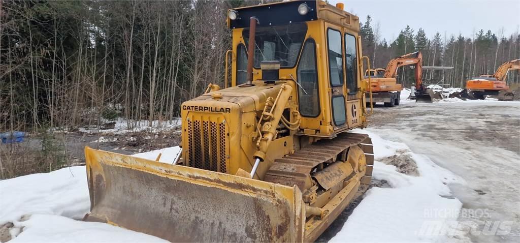 CAT D4E بلدوزرات مجنزرة