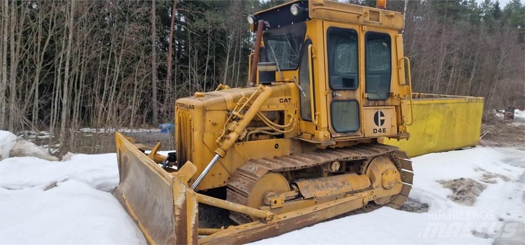 CAT D4E بلدوزرات مجنزرة