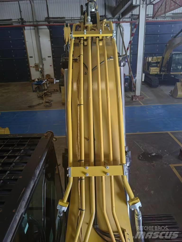 CAT 2020 CAT 323 حفارات بعجل