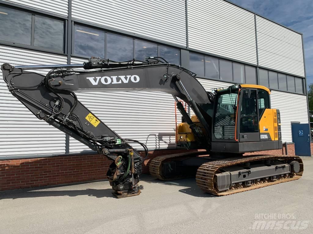 Volvo ECR235EL حفارات زحافة