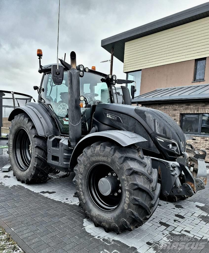 Valtra T 254 الجرارات