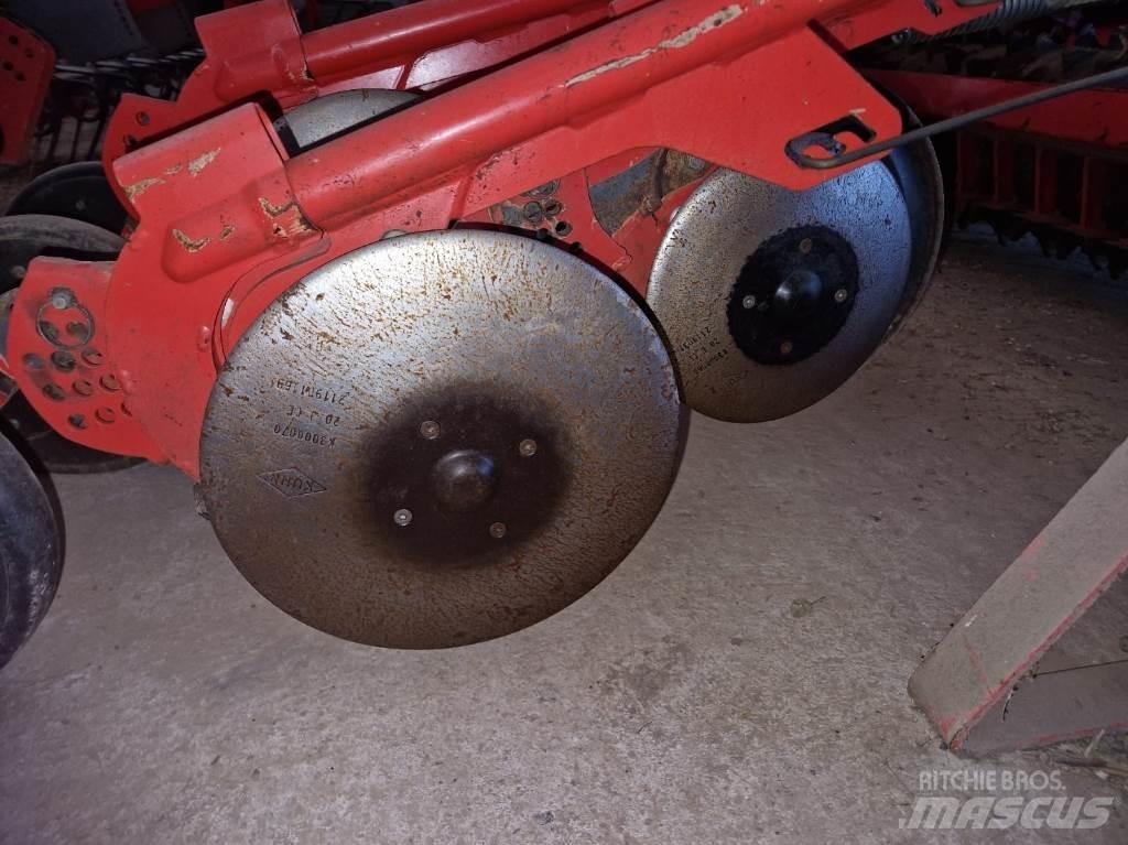 Kuhn HR4003D مثاقيب مدمجة