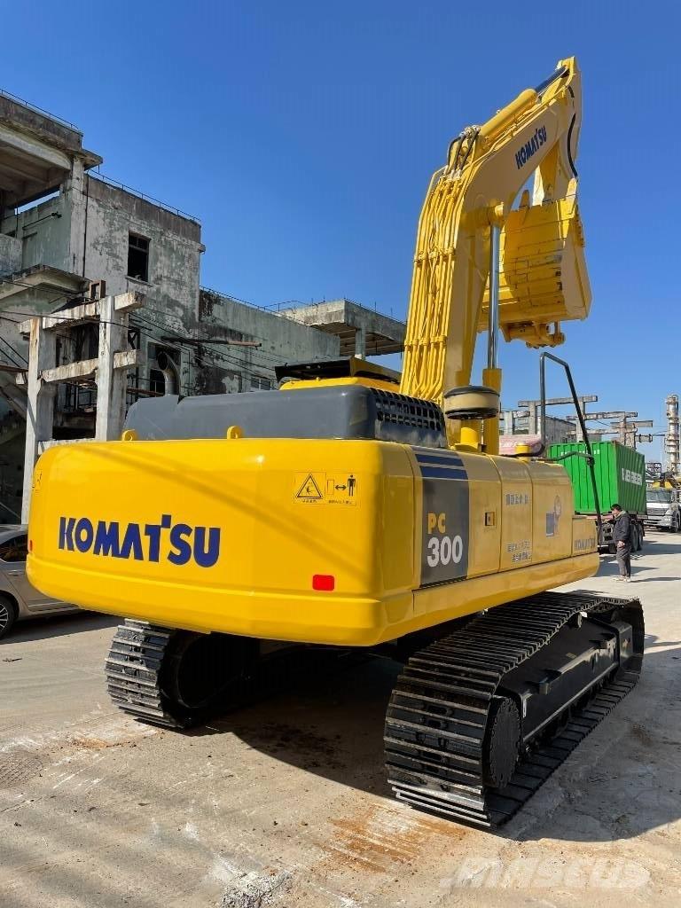 Komatsu PC 300-7 حفارات زحافة