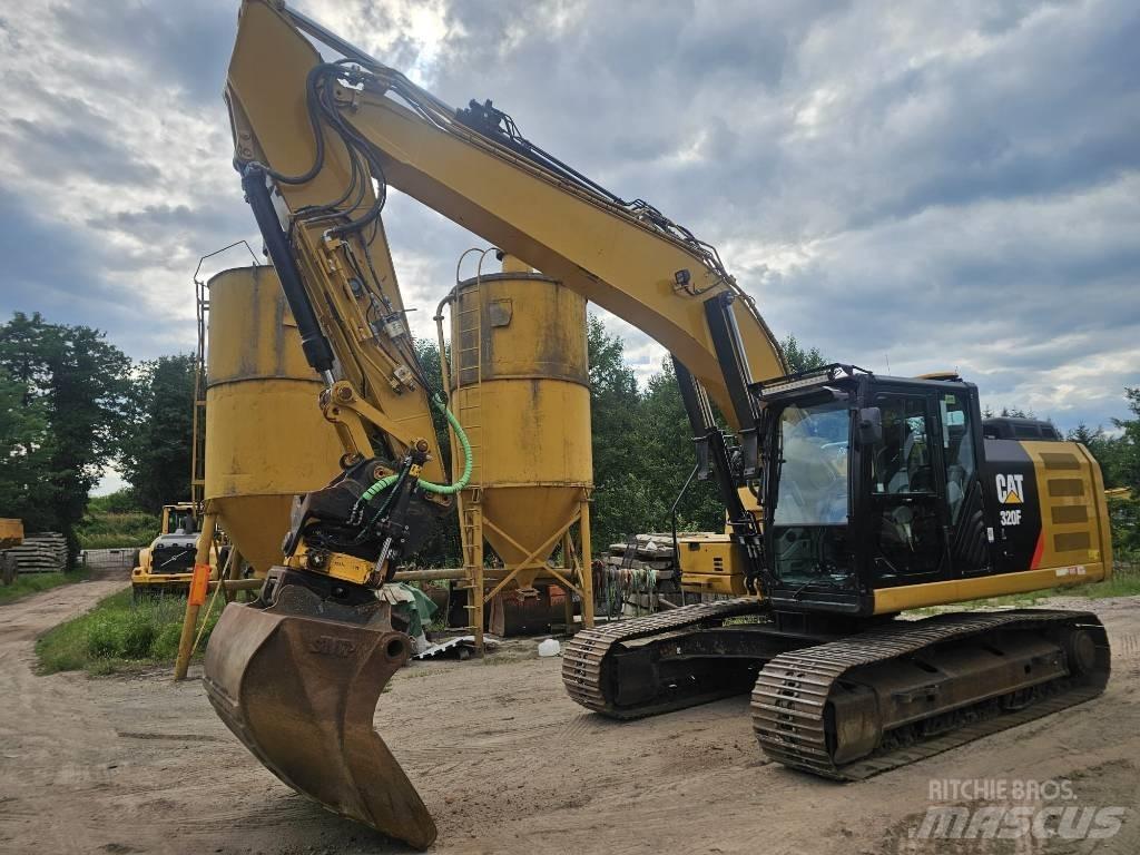 CAT 320FL حفارات زحافة