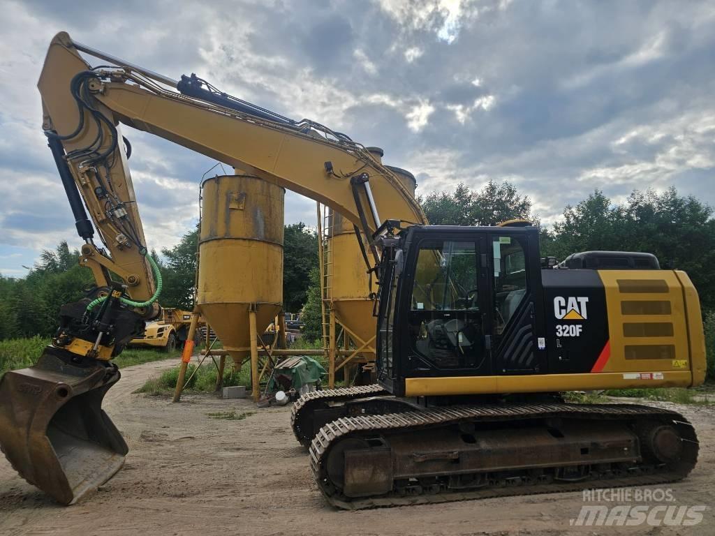 CAT 320FL حفارات زحافة