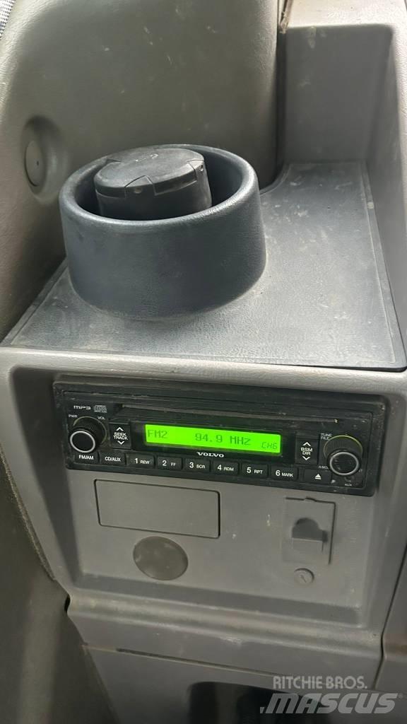 Volvo EW 140 C حفارات بعجل