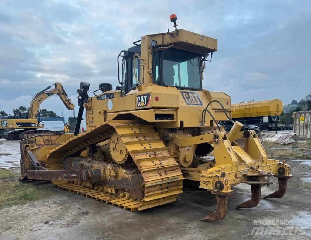 CAT D 6 T LGP بلدوزرات مجنزرة