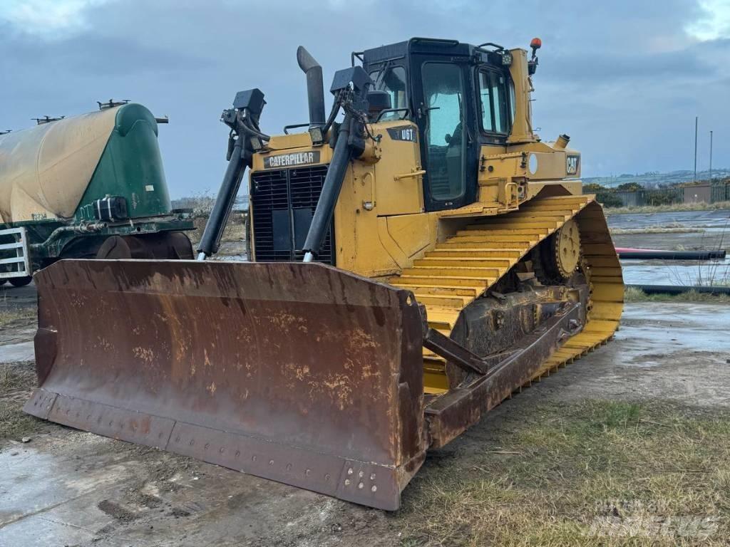 CAT D 6 T LGP بلدوزرات مجنزرة