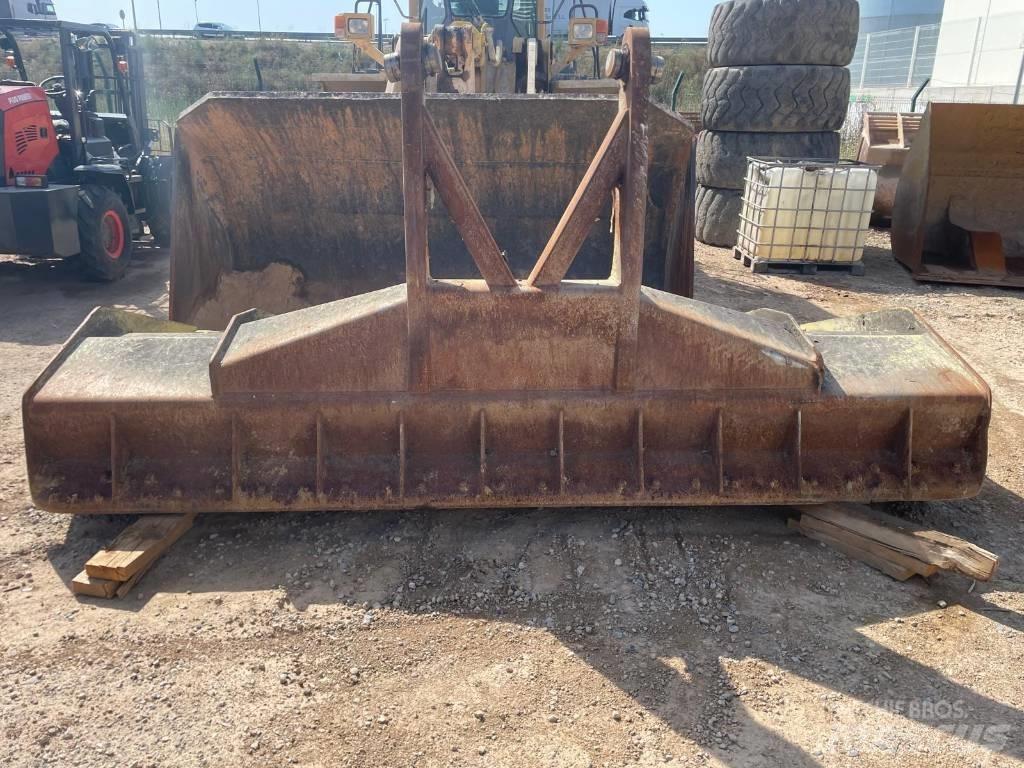 Bomag BC 572 RB مكابس المخلفات