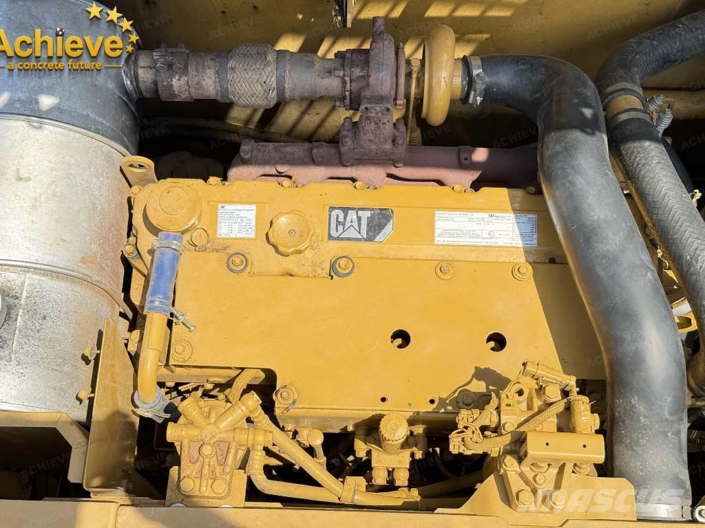 CAT 320 D2 حفارات زحافة