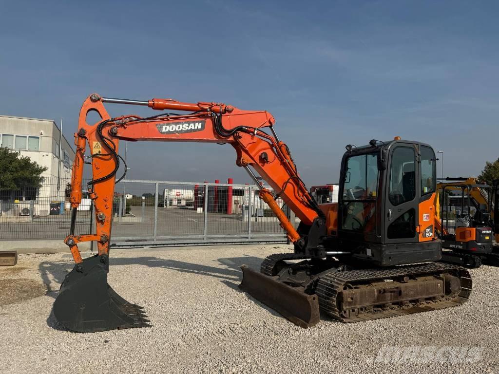 Doosan DX 80 R حفارات وسط 7 طن - 12 طن