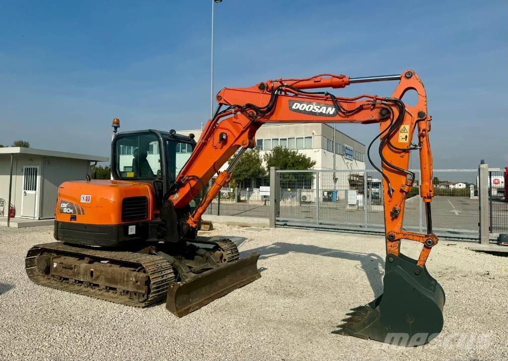 Doosan DX 80 R حفارات وسط 7 طن - 12 طن