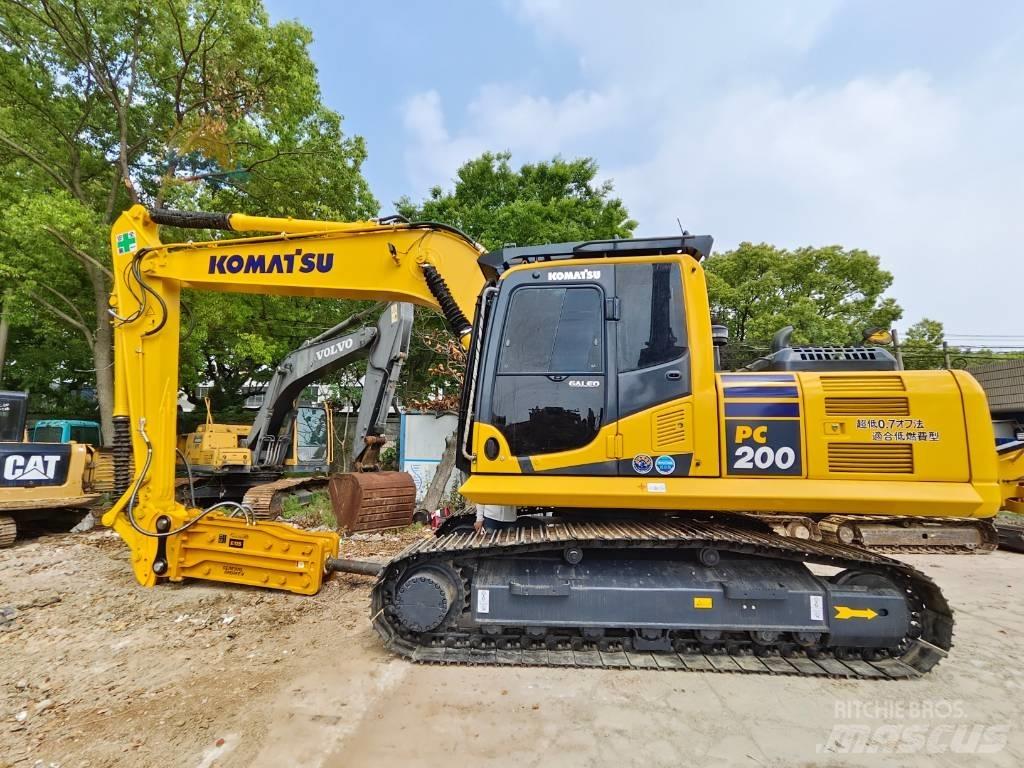 Komatsu PC 200-8 حفارات زحافة