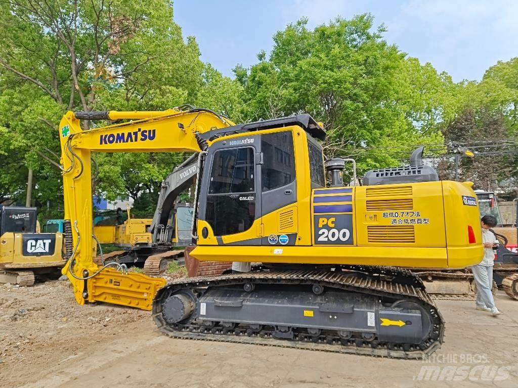 Komatsu PC 200-8 حفارات زحافة