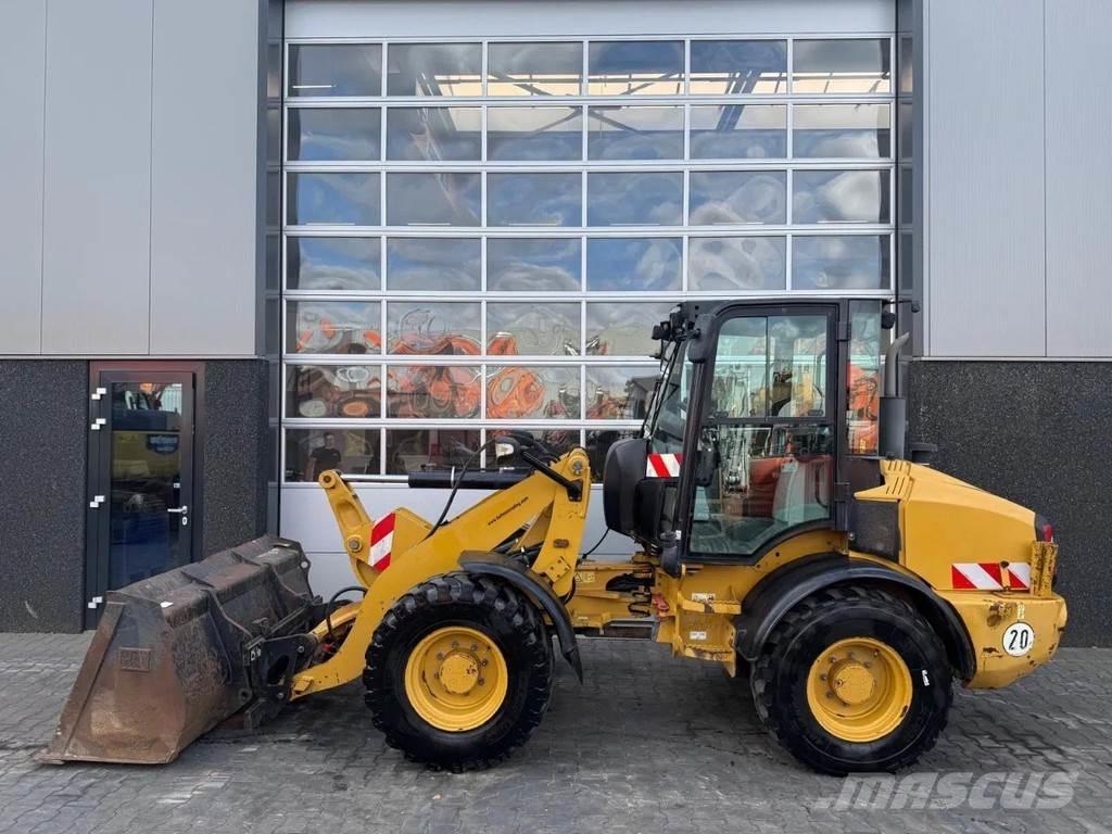 CAT 908H2 لوادر بعجل