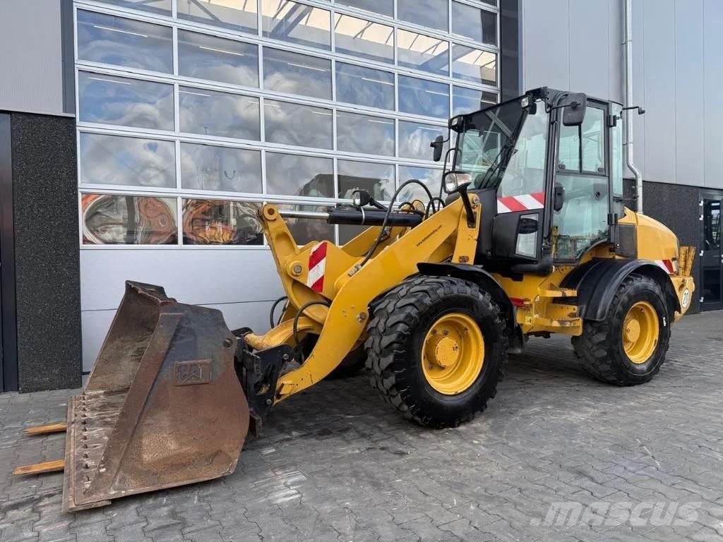 CAT 908H2 لوادر بعجل