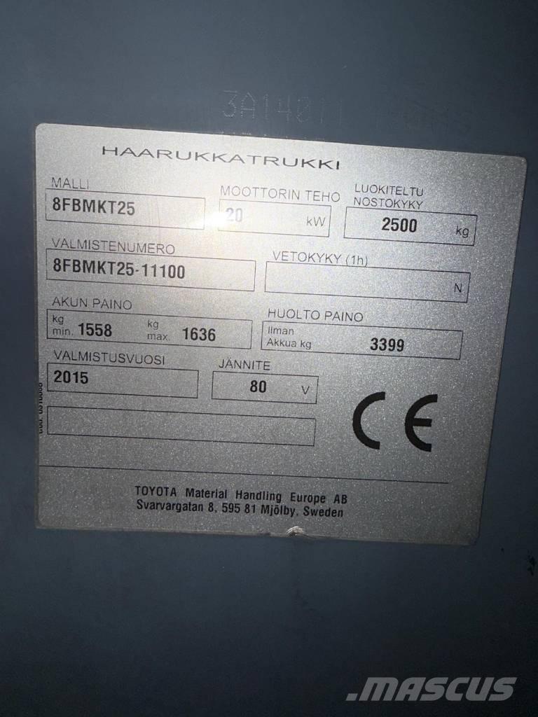 Toyota 8 FBMKT 25 شاحنات ذات رافعات شوكية تعمل بالكهرباء