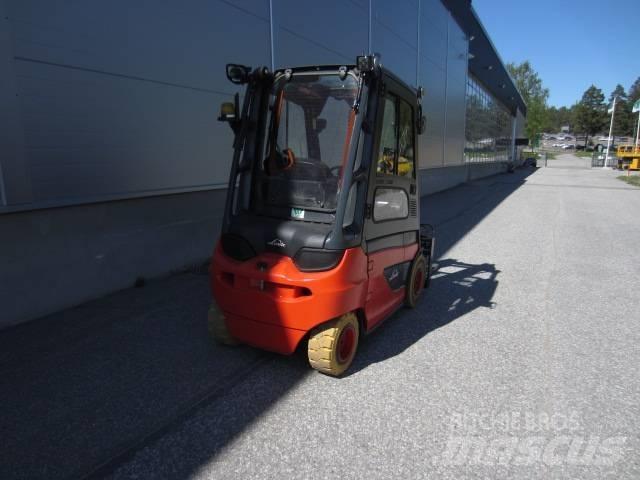 Linde E 30 شاحنات ذات رافعات شوكية تعمل بالكهرباء
