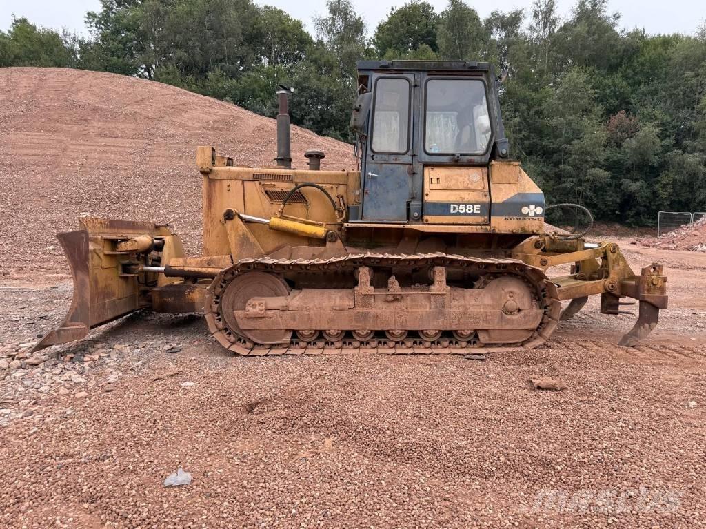 Komatsu D58E-1 بلدوزرات مجنزرة