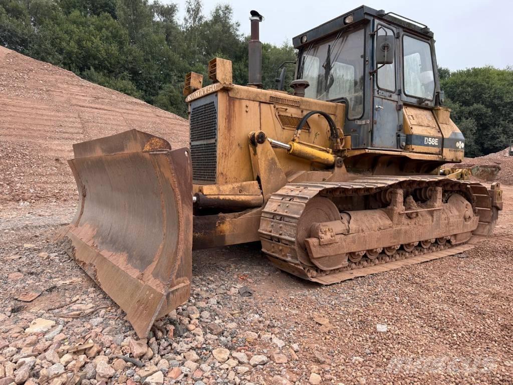 Komatsu D58E-1 بلدوزرات مجنزرة