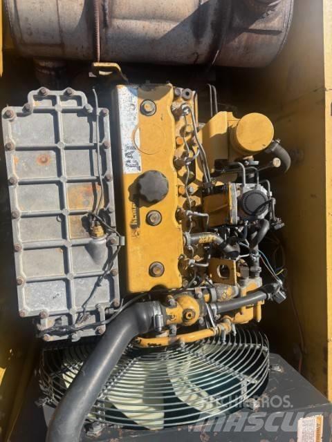 CAT 317 B L حفارات زحافة